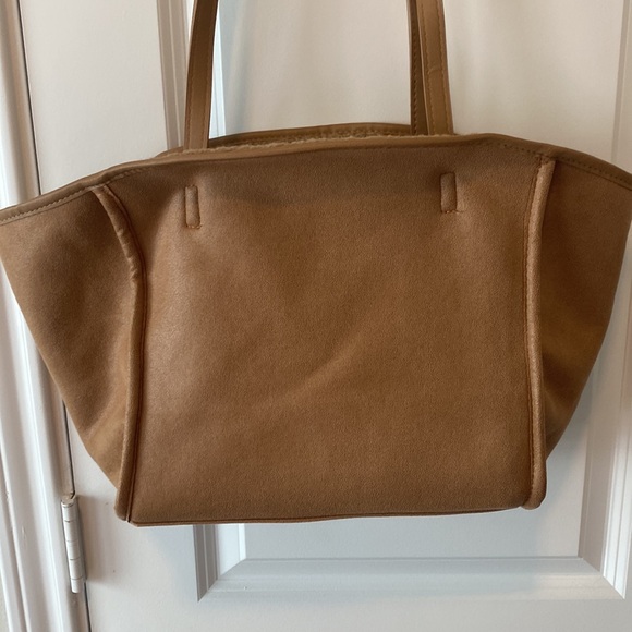 Neiman Marcus Beige Sherpa Faux Fur Nubuck Tote Bag Reversible Neutrals - Picture 7 of 9